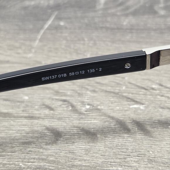 Swarovski SW137 01B Black Frame **read**